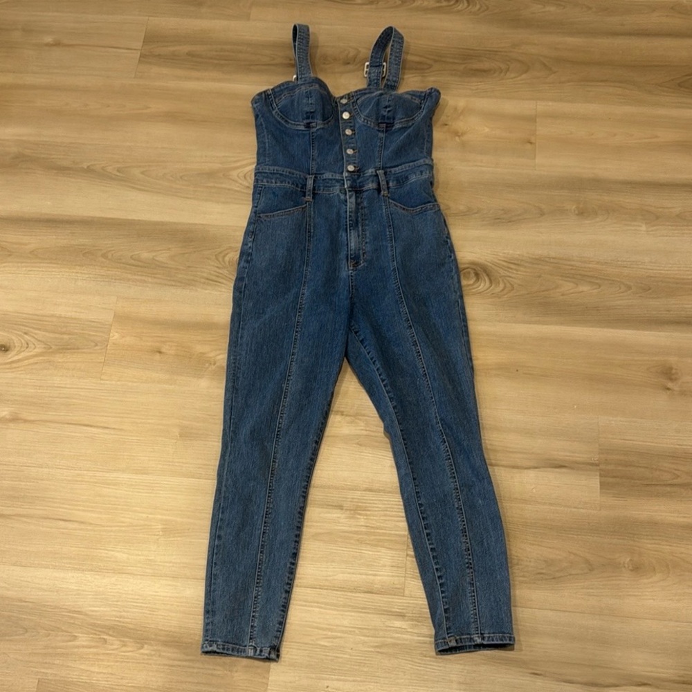 Ladies Sz 30 Guess Jeans Sleeveless Jumpsuit w/sweetheart neckline button front
